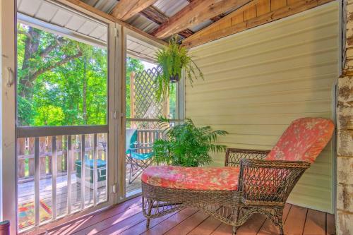 The Country Cottage In Union Mills With Pool!
