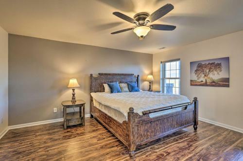 Classy Home With Hot Tub And Mt Jefferson Views!