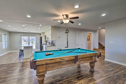 Classy Home With Hot Tub And Mt Jefferson Views!