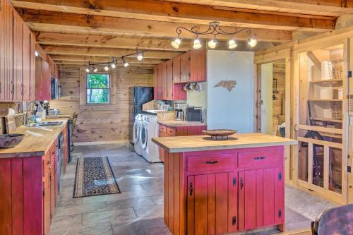 Waynesville Cabin With Hot Tub And Mountain Views