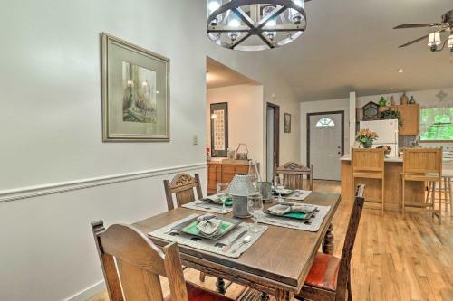 Creekside Home With Fire Pit, Less Than 15 Mi To Hiking