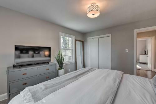 Mid-century Modern Cottage In Ardmore Area!