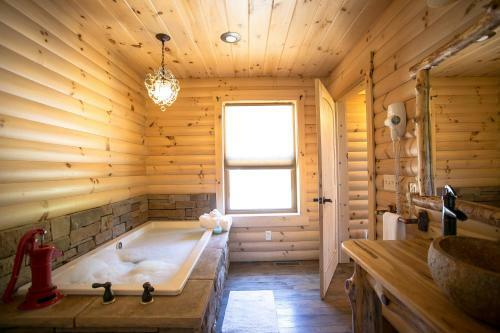 Water Lily Cabin By Amish Country Lodging