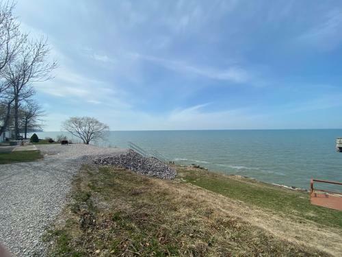 Cozy 5br Direct Lake Access Minutes From The Strip