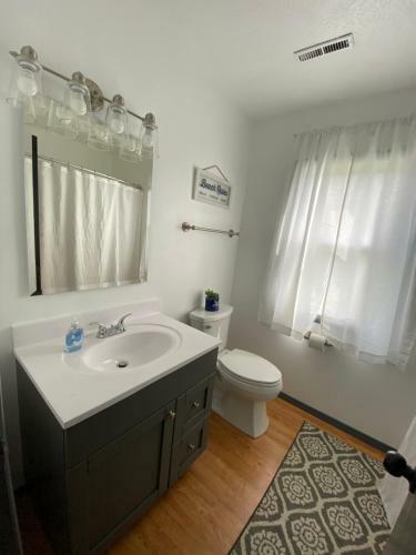 Cozy 5br Direct Lake Access Minutes From The Strip
