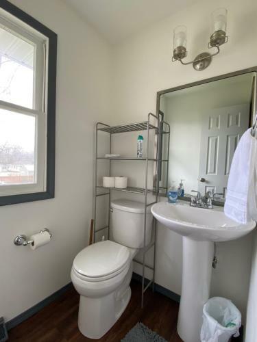 Cozy 5br Direct Lake Access Minutes From The Strip