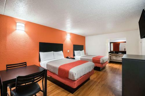 Motel New Six Inn And Suites