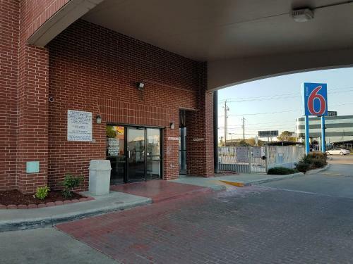 Motel New Six Inn And Suites
