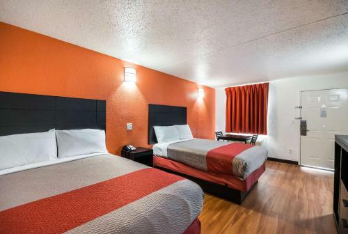 Motel New Six Inn And Suites