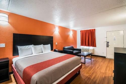 Motel New Six Inn And Suites