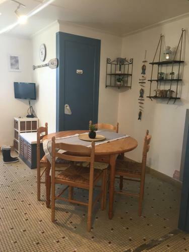 Maison De Pays � 2 Pas De La Mer Et Du Centre