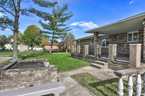 Middleburg Heights Home - 18 Mi To Dtwn Cle!
