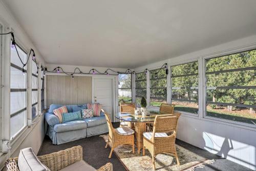 Modern Milan House With Furnished Breezeway!