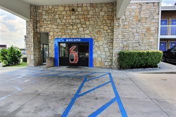 Motel 6 Austin Central - South/university Of Texas