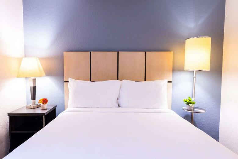 Hotel Candlewood Suites City Centre I-10