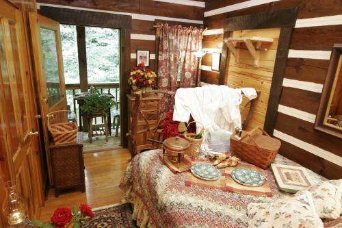 Creekwalk Inn Bed And Breakfast With Cabins