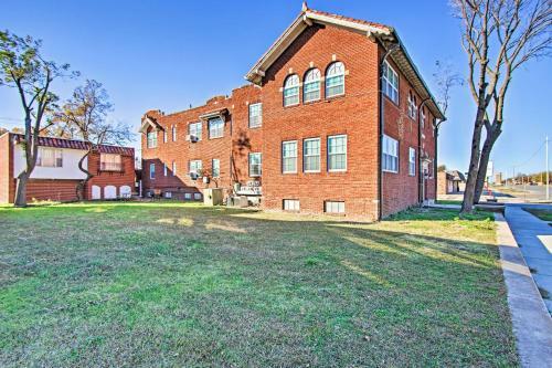 Apartamento Cozy Apt In Historic Enid Building - Pets Ok!