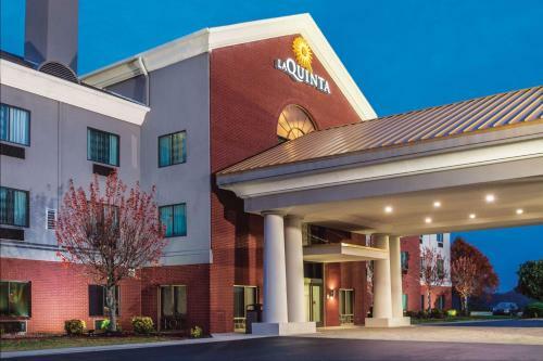 Hotel Country Inn & Suites Loudon