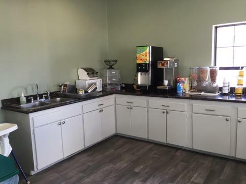 Lodge Americas Best Value Inn-norman
