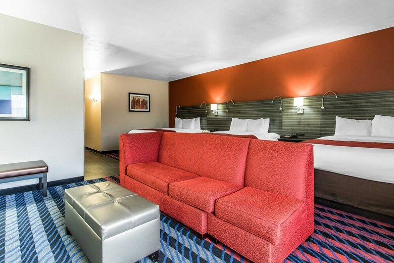 Hotel Comfort Suites Airport On Meridian