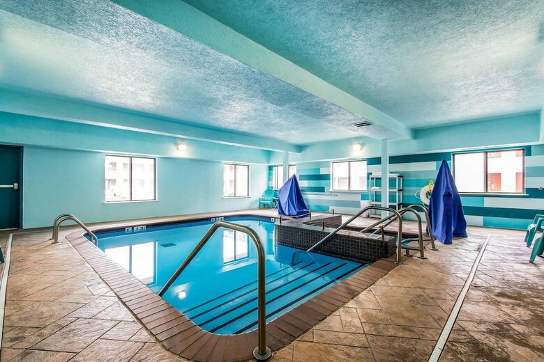Hotel Comfort Suites Airport On Meridian