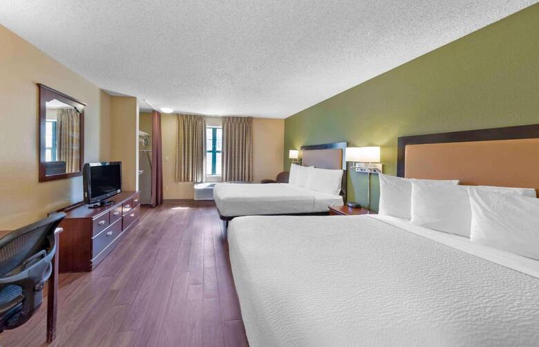 Hotel Suburban Studios
