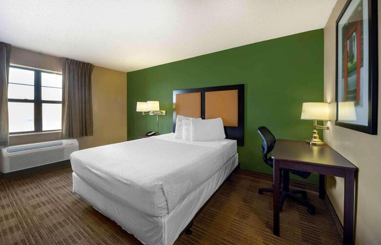 Hotel Suburban Studios