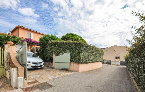 Nice Home In Le Lavandou With 3 Bedrooms