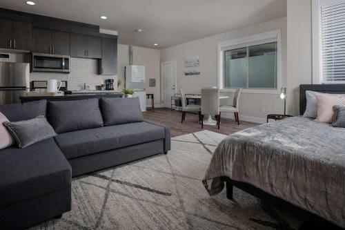 Milwaukie Heights South Studio