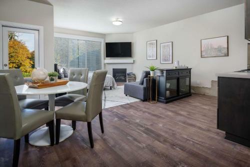 Milwaukie Heights South Studio