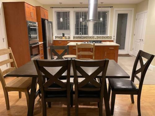 Newer Modern Contemporary On 1/2 Acre - Nice