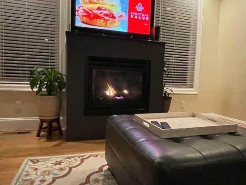 Newer Modern Contemporary On 1/2 Acre - Nice