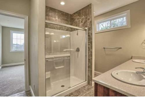 Newer Modern Contemporary On 1/2 Acre - Nice