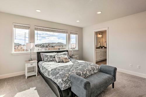 Redmond Family Home With Backyard And Fire Pit!