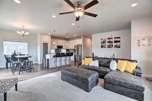 Redmond Family Home With Backyard And Fire Pit!