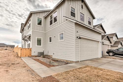 Redmond Family Home With Backyard And Fire Pit!