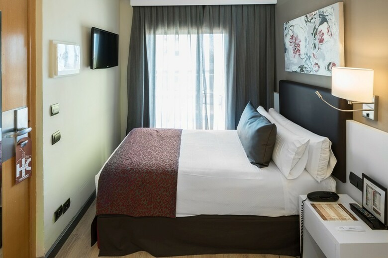 Hotel Catalonia Castellnou