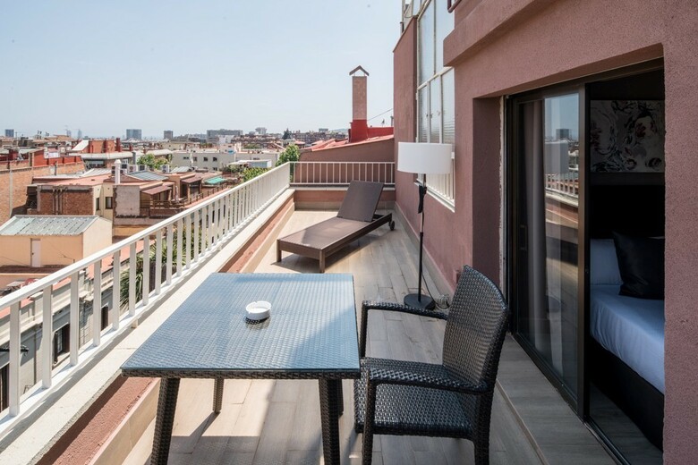 Hotel Catalonia Castellnou