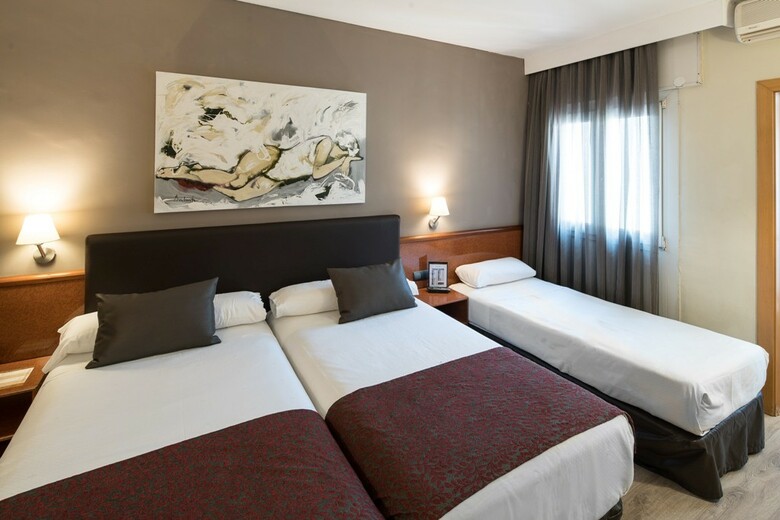 Hotel Catalonia Castellnou