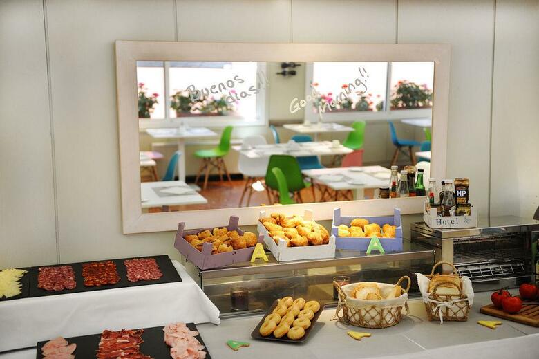 Hotel Tres Torres Atiram