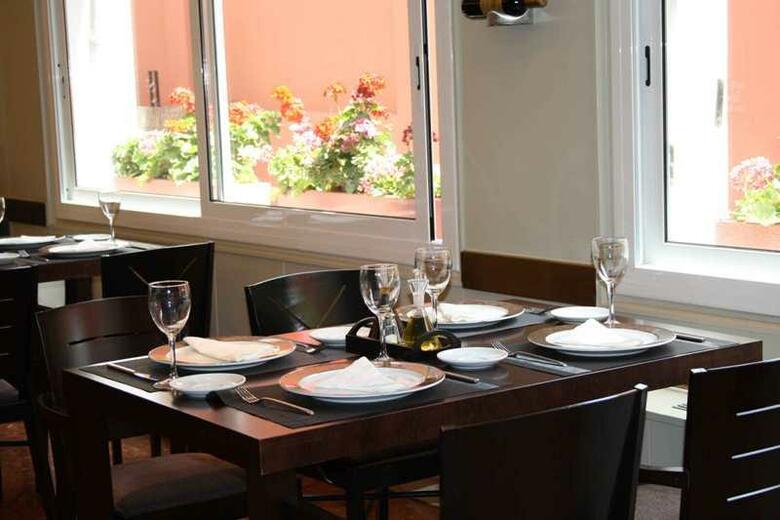 Hotel Tres Torres Atiram