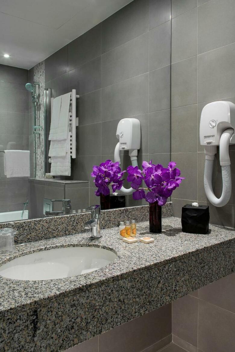 Timhotel Opera Blanche Fontaine