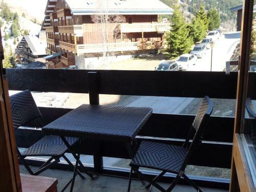 Simplistic Apartment In M�ribel With Mountain Views