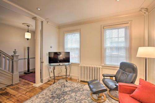 Lancaster Townhome Walk To Central Market!