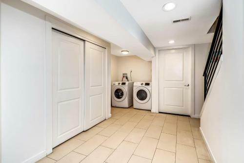 Gorgeous 4bd House W Patio And Deck