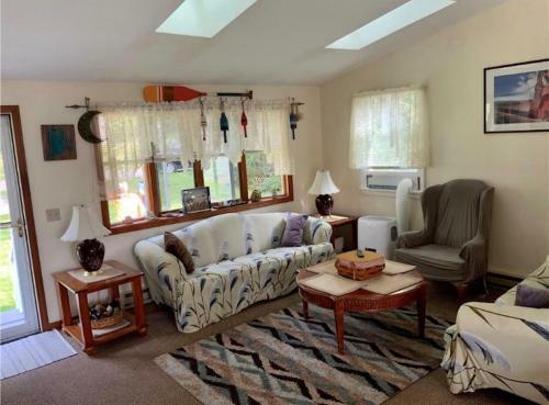 4 Bedroom Pettaquamscutt Lake Shores Home