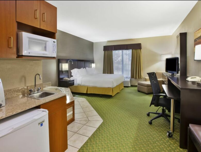 Holiday Inn Express Hotel & Suites Bryan-montpelier