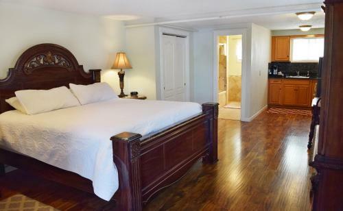 Hotel Silverton Inn & Suites