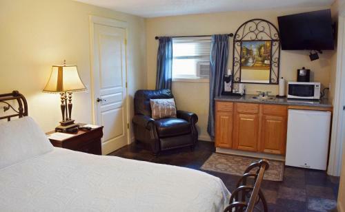 Hotel Silverton Inn & Suites