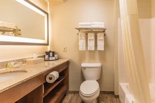 Hotel Coshocton Village Inn & Suites